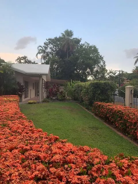 Luxury 5 Bedroom Home, Steps To Beach Sol Port Douglas 0*,  Australia