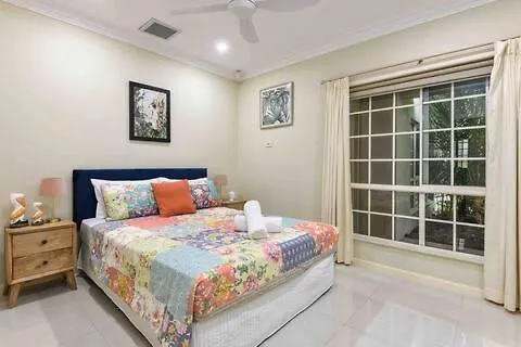 Luxury 5 Bedroom Home, Steps To Beach Sol Port Douglas