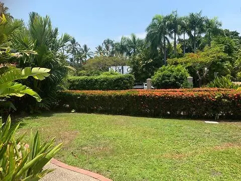 Casa vacanze Luxury 5 Bedroom Home, Steps To Beach Sol Port Douglas Australia